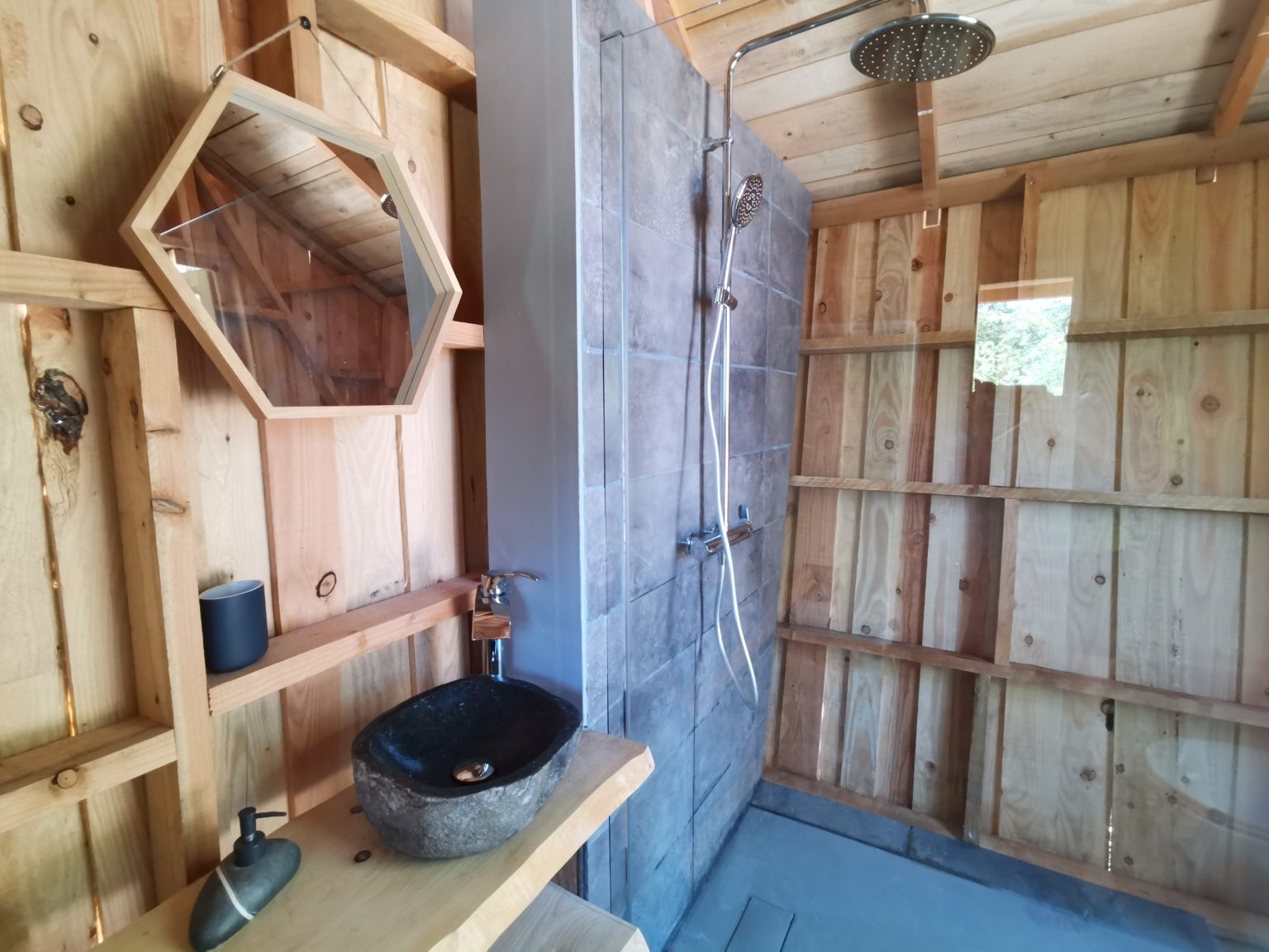 Salle de bain bulle transparente Olea avec douche et lavabo, serviettes fournis