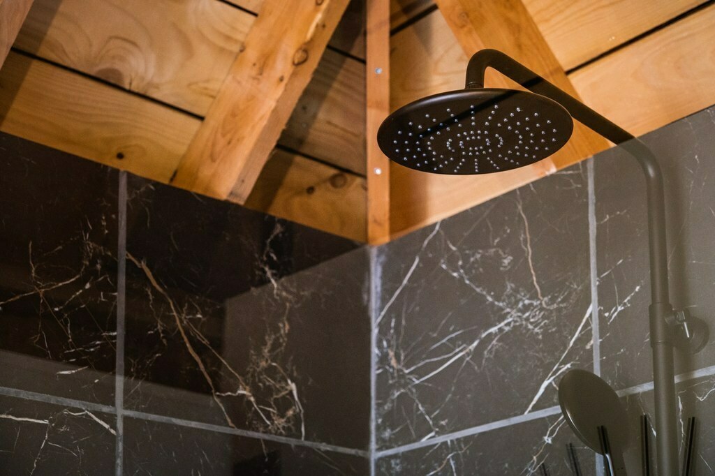 Salle de bain pommeau de douche