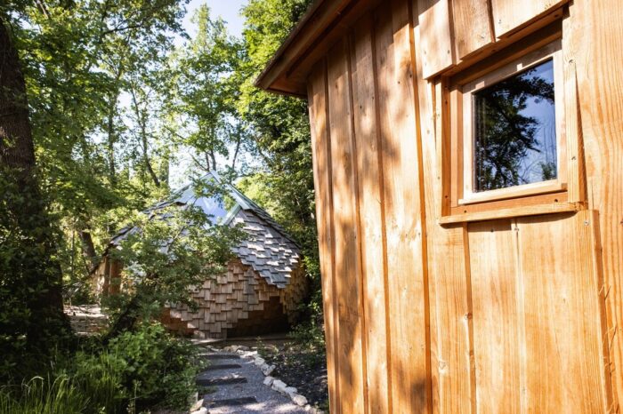 Vue de l'extérieur du zome et de la salle de bain