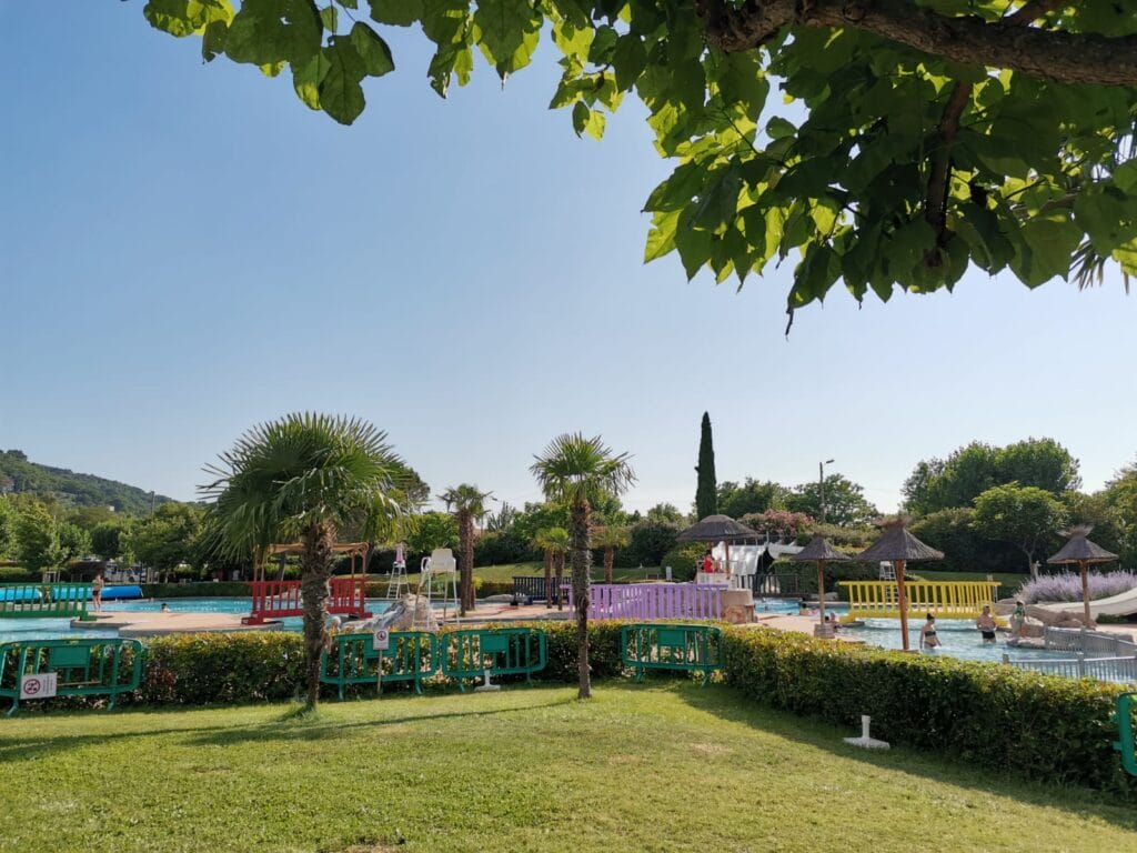 Piscine Nyonsoleiado