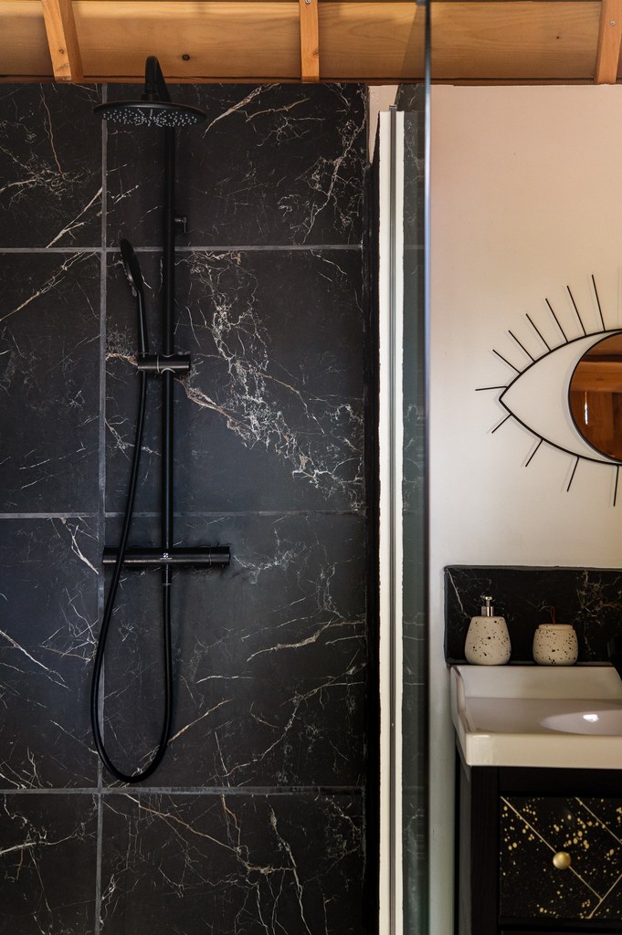 Salle de bain privative pour nuit insolite en cabane